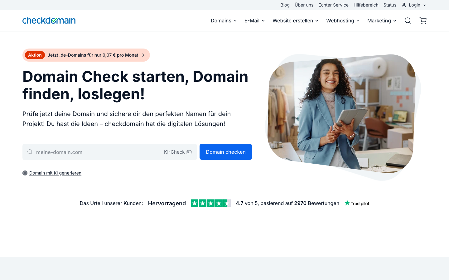 Startseite des Domain-Check-Tools von Checkdomain mit Eingabefeld für einen Domainnamen.